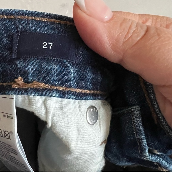 Gap 5 in Dark Wash Cuffed Denim Shorts - Picture 7 of 7